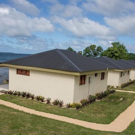 Blue Bay Resort & Restaurant Port Vila Esterno foto